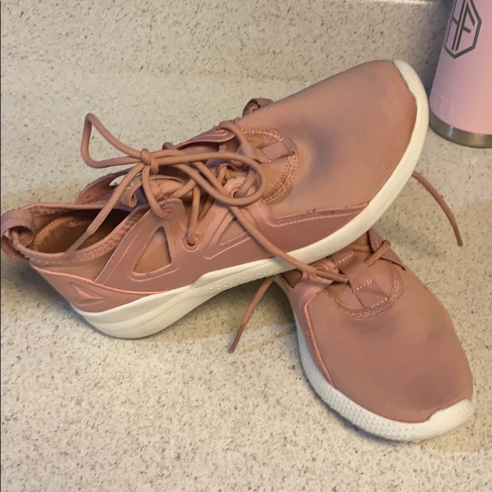 ROSE REEBOK GYM SHOES